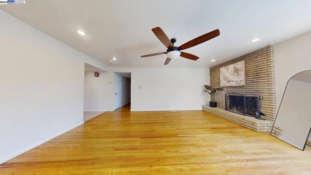 5221 Roxanne Ct, Livermore CA: https://media.crmls.org/mediaz/2d7d0526-057e-49e3-a366-54b8b1eed241.jpg