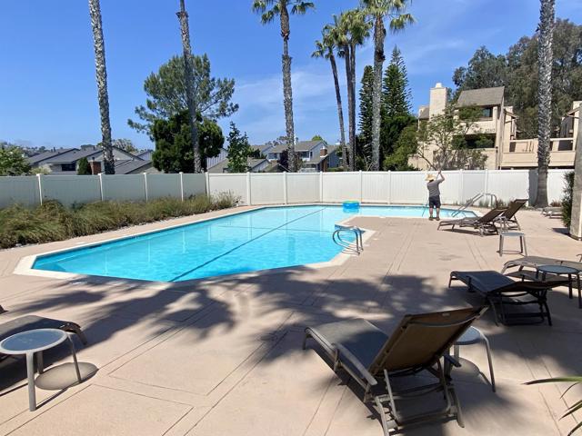 Detail Gallery Image 7 of 13 For 3252 via Marin #9,  La Jolla,  CA 92037 - 2 Beds | 2/1 Baths