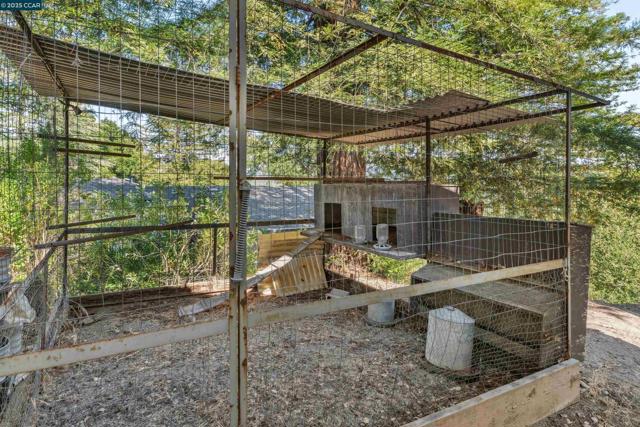 3803 Quail Ridge Road, Lafayette CA: https://media.crmls.org/mediaz/2d7dfb93-723c-43bb-95a0-8820bf9d80d5.jpg