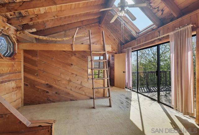 602 Starbright Ln, Alpine CA: https://media.crmls.org/mediaz/2d7e360d-15f0-4dfc-8343-350c745563df.jpg