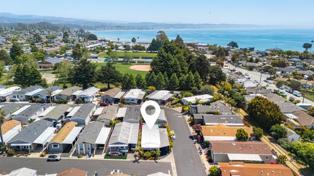 4160 Jade Street, Capitola CA: https://media.crmls.org/mediaz/2d7e5c33-645f-4e1c-9a2a-3a370a445101.jpg