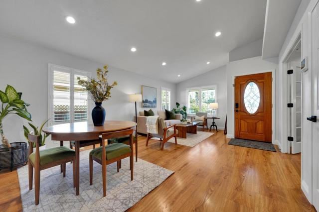 865 Valley Oak Drive, Hollister CA: https://media.crmls.org/mediaz/2d7f4214-57bf-4b2a-9c7f-425480cb4958.jpg