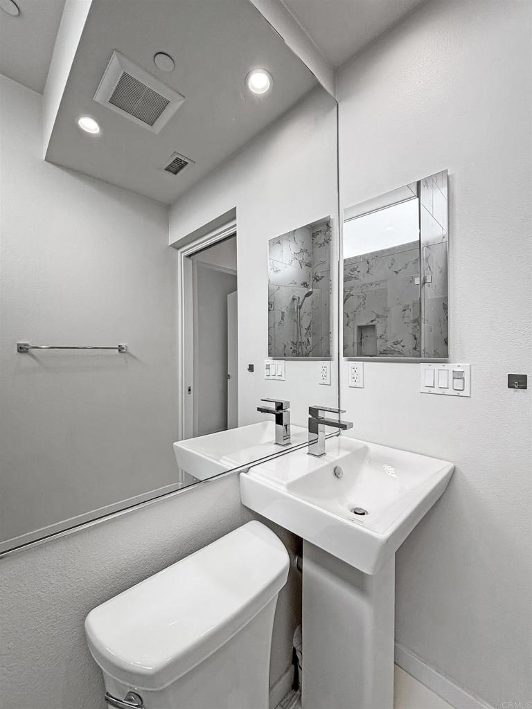 https://media.crmls.org/mediaz/2d800a95-fb61-4217-bda6-e0f26912c59e.jpg?preset=X-Large