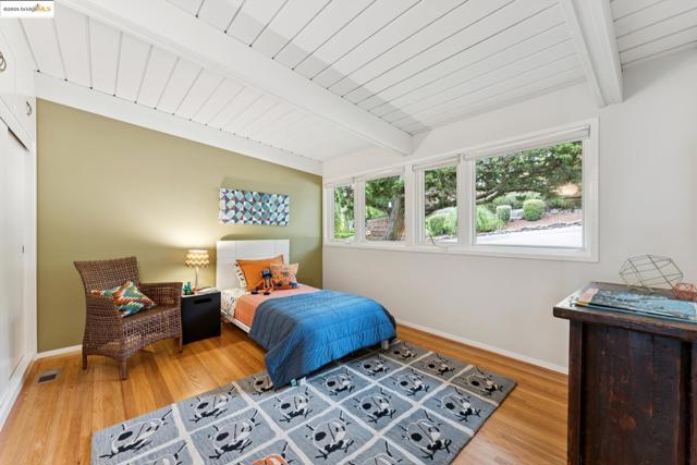 1415 Devonshire Dr, El Cerrito CA: https://media.crmls.org/mediaz/2d80351b-020f-415e-81ac-4e770179773b.jpg