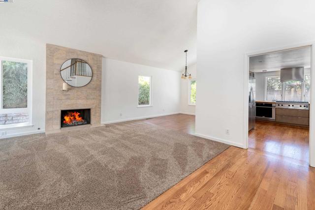 5644 ALHAMBRA HILLS CT, Martinez CA: https://media.crmls.org/mediaz/2d81064b-346a-4d3c-b5ad-312fbf3f92af.jpg