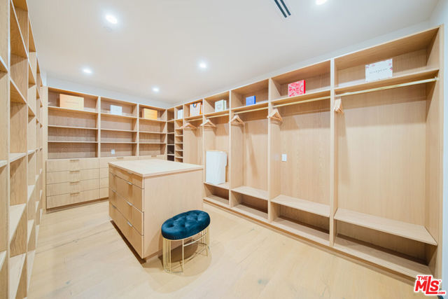 5141 Varna Avenue, Sherman Oaks CA: https://media.crmls.org/mediaz/2d81eb5c-d523-4914-9b61-3e4d9415f845.jpg