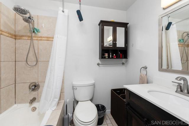 2530 Clairemont Dr, San Diego CA: https://media.crmls.org/mediaz/2d81efdb-0304-430f-9175-67ff611b82f0.jpg