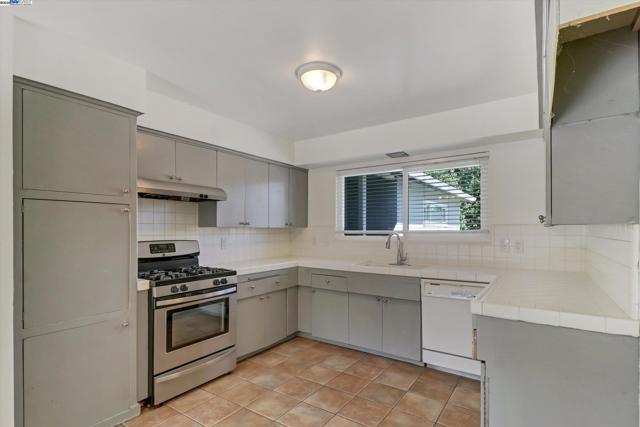 3524 Longview Rd, Antioch CA: https://media.crmls.org/mediaz/2d82643c-1eb0-4e79-a91e-f3f36c7fcef1.jpg