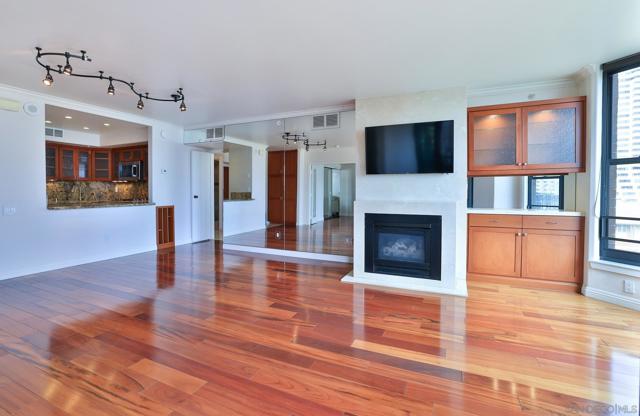 500 W Harbor Dr, San Diego CA: https://media.crmls.org/mediaz/2d82cf9d-50f2-43bc-a853-ca4ebf3c0c9a.jpg