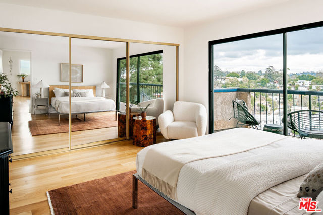 3375 Descanso Drive, Los Angeles CA: https://media.crmls.org/mediaz/2d834eb2-211a-4832-a0bb-d9bdb9d056e3.jpg