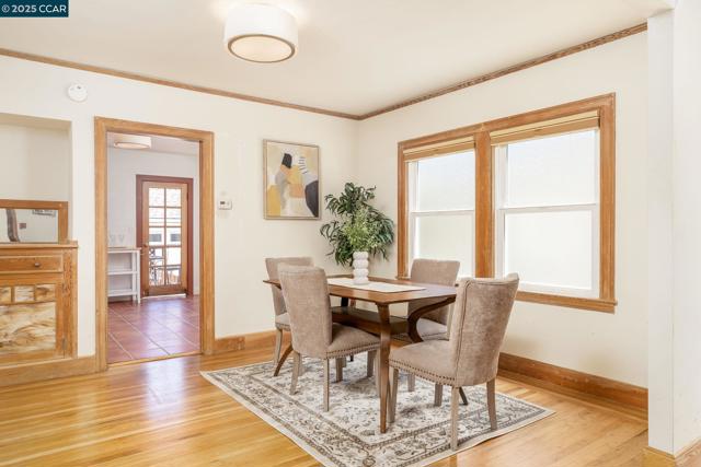 837 San Carlos Ave, Albany CA: https://media.crmls.org/mediaz/2d839654-2442-41cd-879b-611cdda924f6.jpg