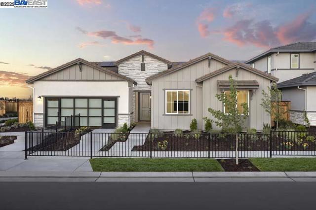 527 E Fiorino Street, Mountain House CA: https://media.crmls.org/mediaz/2d839b1a-81ed-4142-9e70-82428f1c19df.jpg