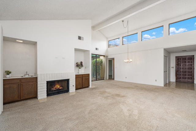 179 Las Lomas, Palm Desert CA: https://media.crmls.org/mediaz/2d841d08-648a-4881-b894-c1109b41a7a1.jpg