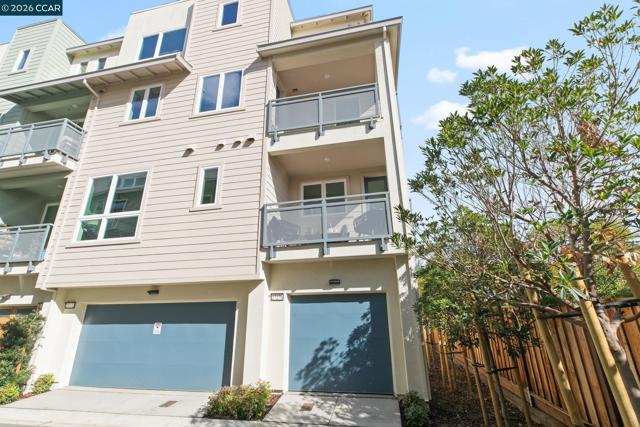 27264 Cosmo Ct, Hayward CA: https://media.crmls.org/mediaz/2d8424be-514b-46ef-acc8-bee6aec61b72.jpg