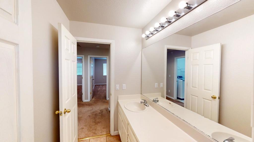https://media.crmls.org/mediaz/2d845698-1acf-469d-a7a1-9fd141c8e89f.jpg?preset=X-Large