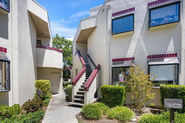 203 Shorebird Circle, Redwood City CA: https://media.crmls.org/mediaz/2d84a961-a04d-4cc8-adee-0e3c88e08d7a.jpg