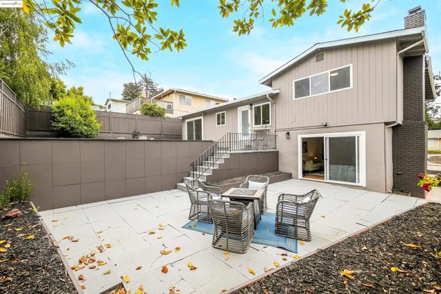 4847 Dunkirk Ave, Oakland CA: https://media.crmls.org/mediaz/2d85290b-424f-4056-a661-7bab0d331ee3.jpg