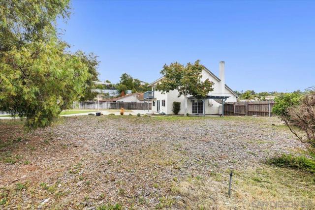 5356 Malcolm St, Oceanside CA: https://media.crmls.org/mediaz/2d85743c-0a9c-4c39-a0fd-0fb4431628d0.jpg