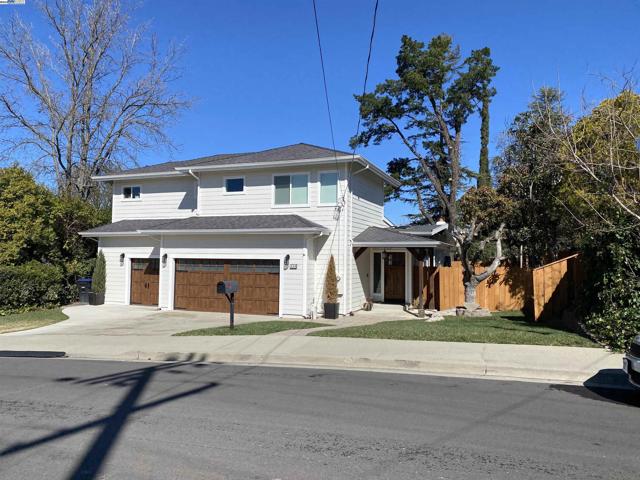 588 E Angela St, Pleasanton CA: https://media.crmls.org/mediaz/2d85bd00-aa04-4e1b-b3cd-b3f10553ed42.jpg