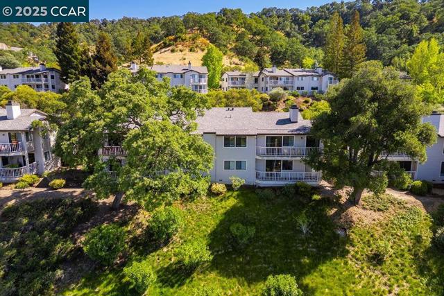 4332 Terra Granada Dr, Walnut Creek CA: https://media.crmls.org/mediaz/2d85c551-b60c-47d0-965b-016f01a4fec8.jpg