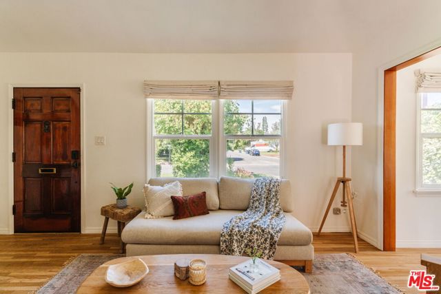 13932 Hamlin Street photo 6