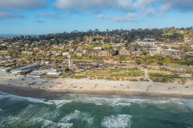 1562 Camino Del Mar, Del Mar CA: https://media.crmls.org/mediaz/2d85ea11-14fe-4aa4-8a60-0593502d679e.jpg
