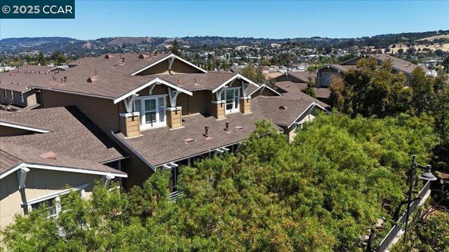 1582 Chandler St, Oakland CA: https://media.crmls.org/mediaz/2d86444a-77f1-42e5-89f4-0a7ad8b8e5d4.jpg