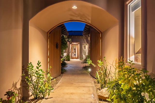 261 Loch Lomond Road, Rancho Mirage CA: https://media.crmls.org/mediaz/2d867627-dd3e-405d-b269-19a67352e43f.jpg