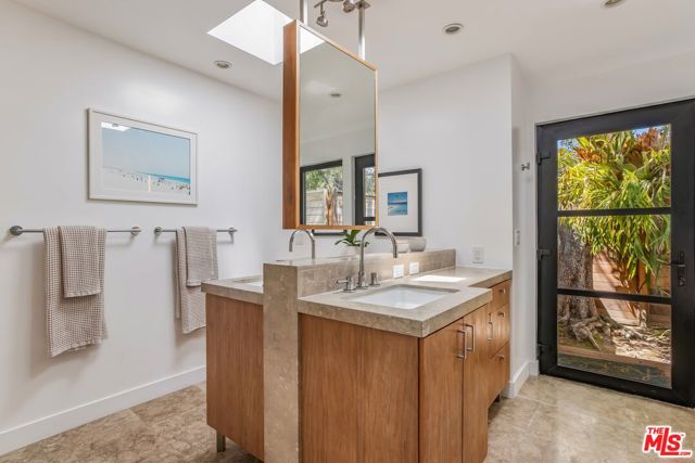 874 N Norman Place, Los Angeles CA: https://media.crmls.org/mediaz/2d86a3d9-4ca7-47b1-a6f5-a1cb32e26026.jpg