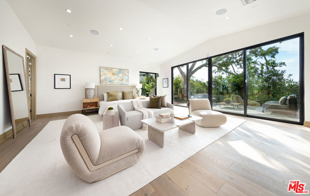 9153 Janice Place, Beverly Hills CA: https://media.crmls.org/mediaz/2d86c5e3-9be6-4f12-8746-7c9c33a15180.jpg