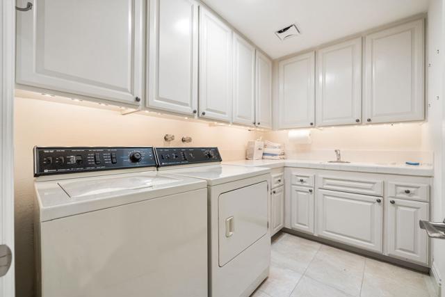 6 Barnard Court, Rancho Mirage CA: https://media.crmls.org/mediaz/2d881124-e0d9-4984-b90b-edf97b2c693f.jpg