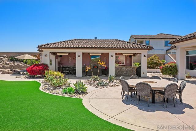 15674 Via Santa Pradera, San Diego CA: https://media.crmls.org/mediaz/2d889aca-abc6-499b-b0c2-69c748cc01a8.jpg