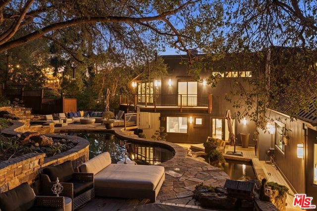 3000 Cornwall Drive, Glendale CA: https://media.crmls.org/mediaz/2d88b921-d8b5-46e7-87a4-9c05272296a6.jpg