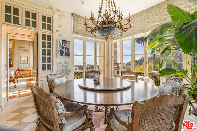 761 Bel Air Road, Los Angeles CA: https://media.crmls.org/mediaz/2d894cf8-f543-486b-b7f6-af7772b8b062.jpg