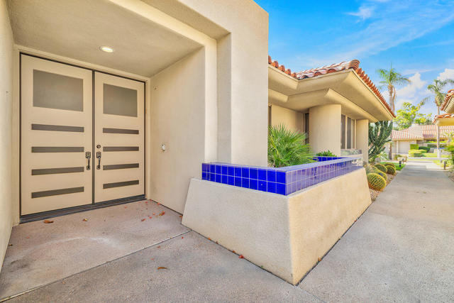 192 Kavenish Drive, Rancho Mirage CA: https://media.crmls.org/mediaz/2d895af3-4305-41f3-a3bf-10c76006b6f7.jpg
