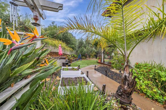 4 Harris Hill Drive, Novato CA: https://media.crmls.org/mediaz/2d896c89-5084-40bc-9131-e6f51ca794c4.jpg