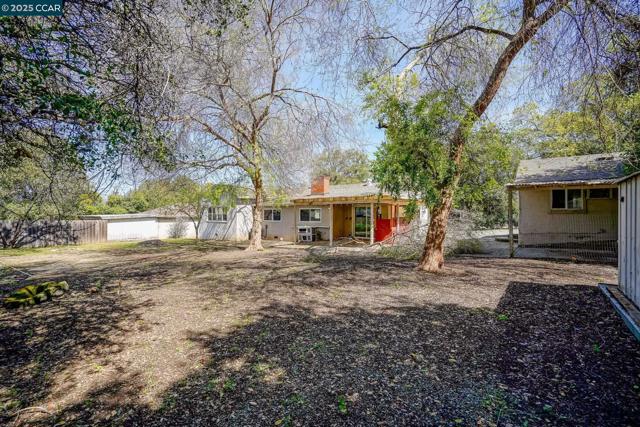 1561 Farm Bureau Rd, Concord CA: https://media.crmls.org/mediaz/2d899d4b-3fe7-4794-83e3-0878b5a63996.jpg