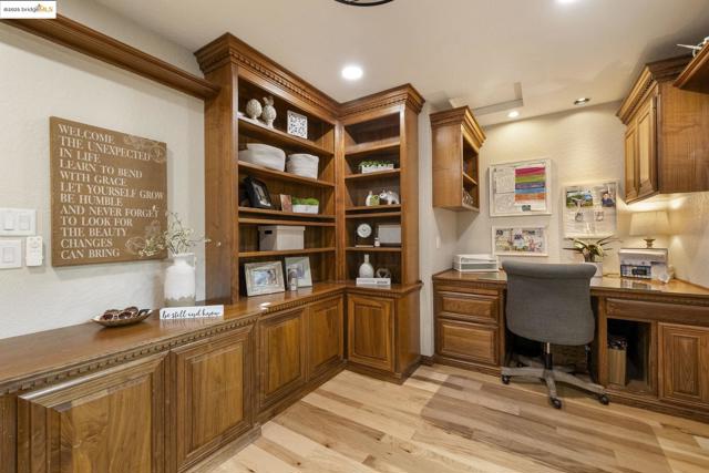 20581 Gerber Rd, Tuolumne CA: https://media.crmls.org/mediaz/2d89e887-e407-4ba9-9a2b-6ef2aabd16ea.jpg