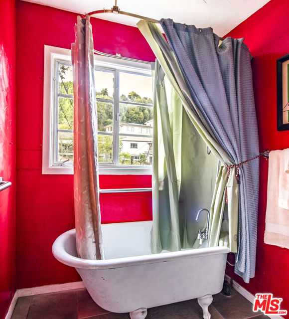2882 Belden Drive, Los Angeles CA: https://media.crmls.org/mediaz/2d8a2508-bd83-4cae-8ae4-814a7c0b3d80.jpg