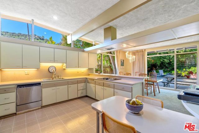 7545 Kimdale Lane, Los Angeles CA: https://media.crmls.org/mediaz/2d8ab73f-d3f0-4a39-b9a6-9137f89c3e46.jpg