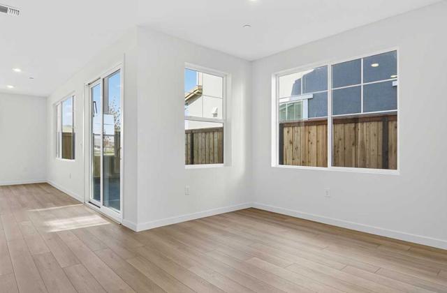 5716 Lake Club Drive, Fairfield CA: https://media.crmls.org/mediaz/2d8b2a72-3361-47d2-849c-794dcab45d8b.jpg