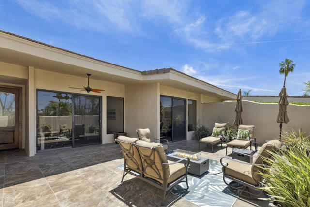 44970 Desert Horizons Drive, Indian Wells CA: https://media.crmls.org/mediaz/2d8b8d84-36fe-4cb8-88ce-baccb0cdeacd.jpg