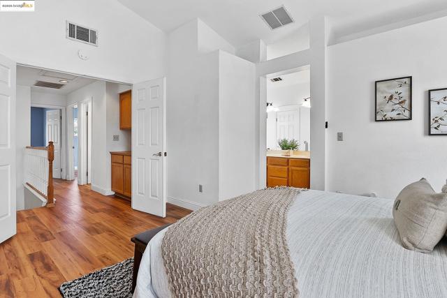 20 Goldmeadow Ct, Brentwood CA: https://media.crmls.org/mediaz/2d8ba9a7-fc30-49d9-9e38-156e00d40891.jpg