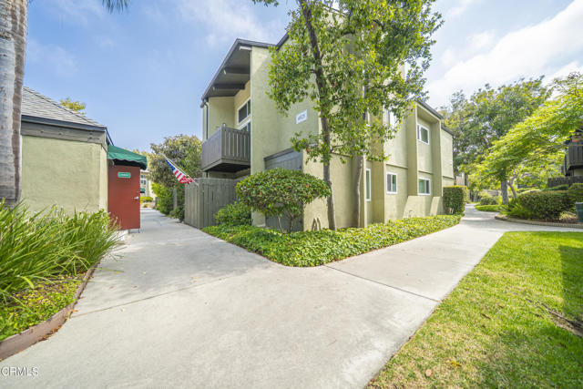 4925 Indian Wood Road, Culver City CA: https://media.crmls.org/mediaz/2d8bd9ba-5369-454d-8344-c66c1977e40f.jpg