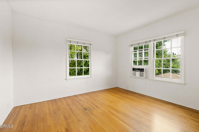 1750 E Villa Street, Pasadena CA: https://media.crmls.org/mediaz/2d8c1fd5-73cb-456d-8af1-6ccb128a7437.jpg