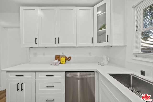 746 Valley View Avenue, Monrovia CA: https://media.crmls.org/mediaz/2d8c4287-e77e-466b-b1df-a89eec23d28f.jpg