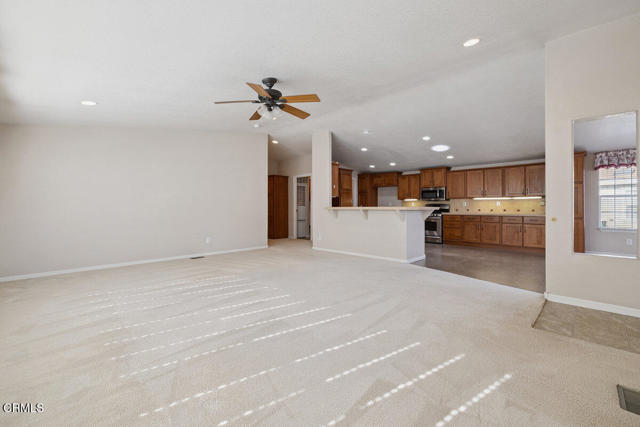 Detail Gallery Image 8 of 45 For 139 Dickens Cir #139,  Ventura,  CA 93003 - 3 Beds | 2 Baths