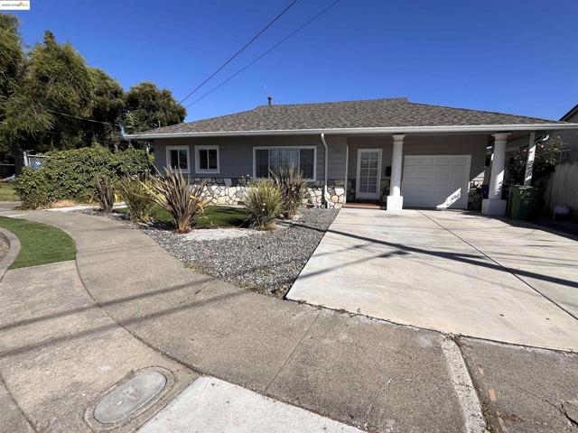 389 White Dr, Hayward CA: https://media.crmls.org/mediaz/2d8c67c1-5854-42db-b16f-9bcfeb9205f8.jpg