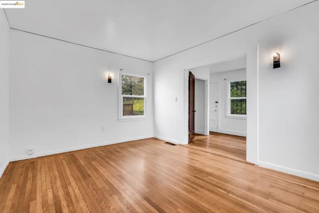 2340 Virginia St, Berkeley CA: https://media.crmls.org/mediaz/2d8cfc02-7641-4ed0-8532-9409ae65b416.jpg