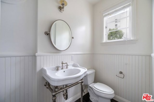 9243 Doheny Road, West Hollywood CA: https://media.crmls.org/mediaz/2d8d630b-3107-4f7e-af3e-86a573a53bde.jpg